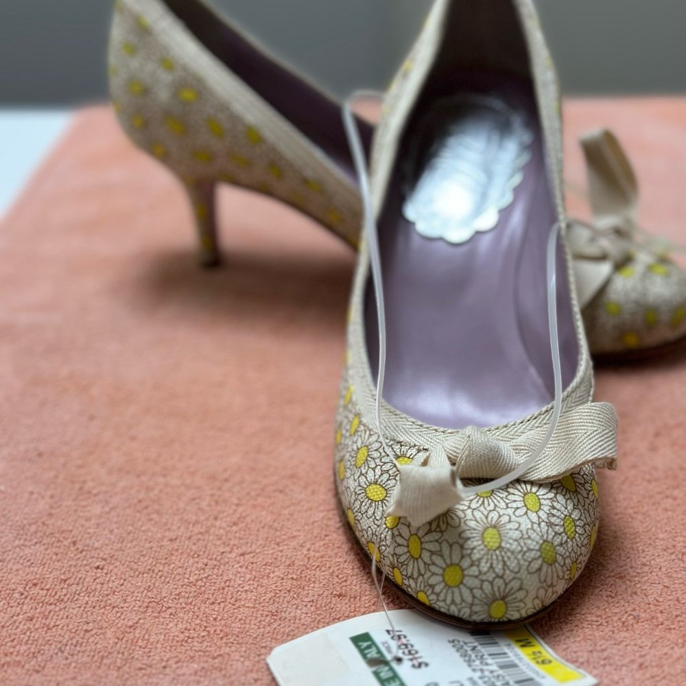 sold ~ NWT Vero Cuoio Women's Daisy Print Shoes Made in Italy